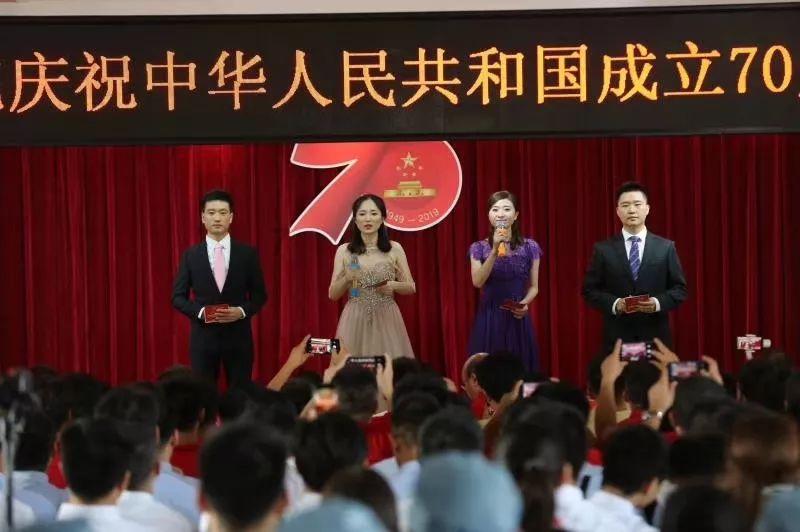摩娜的时尚装扮